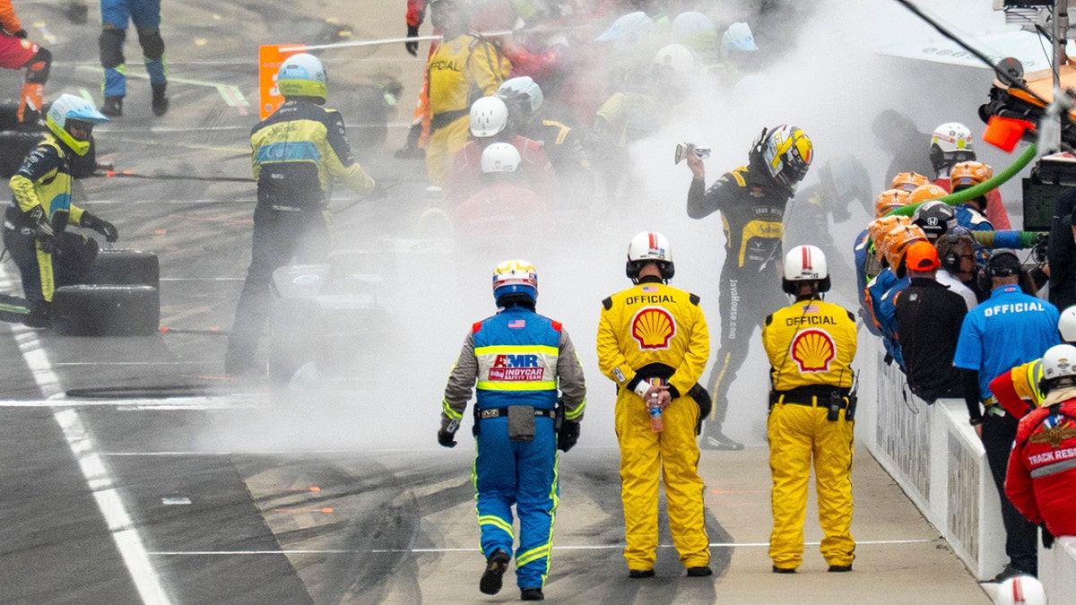 Alexander Rossi frustrated