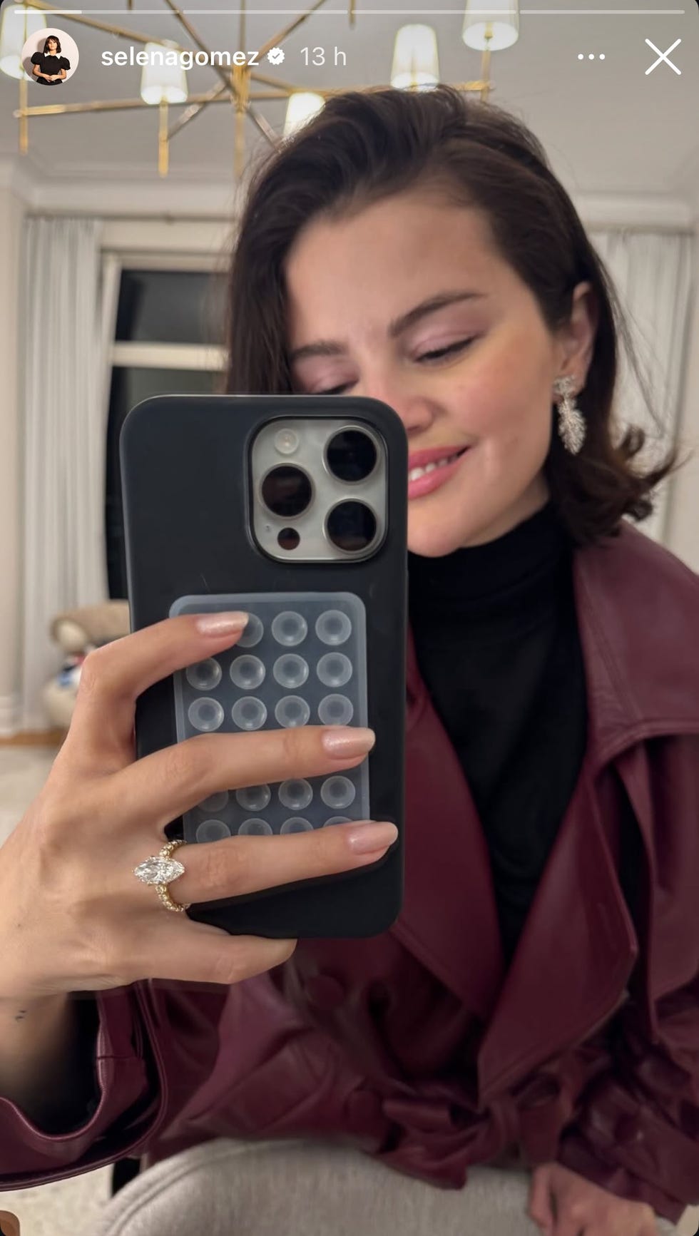 selena selfie
