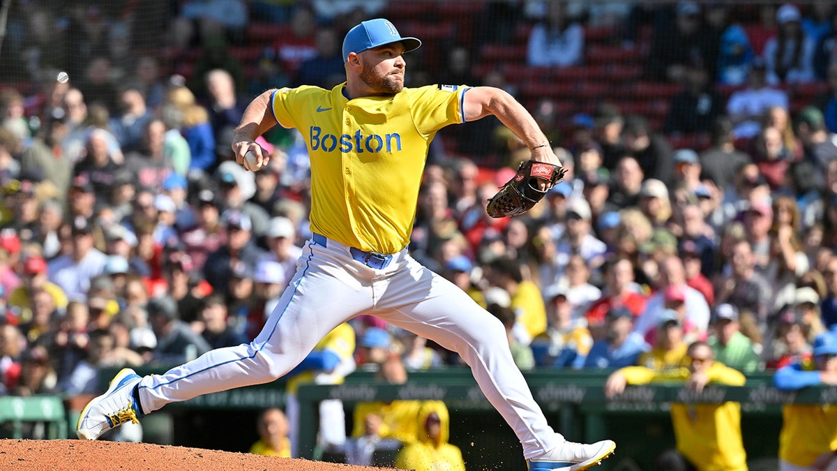 Liam Hendriks in action