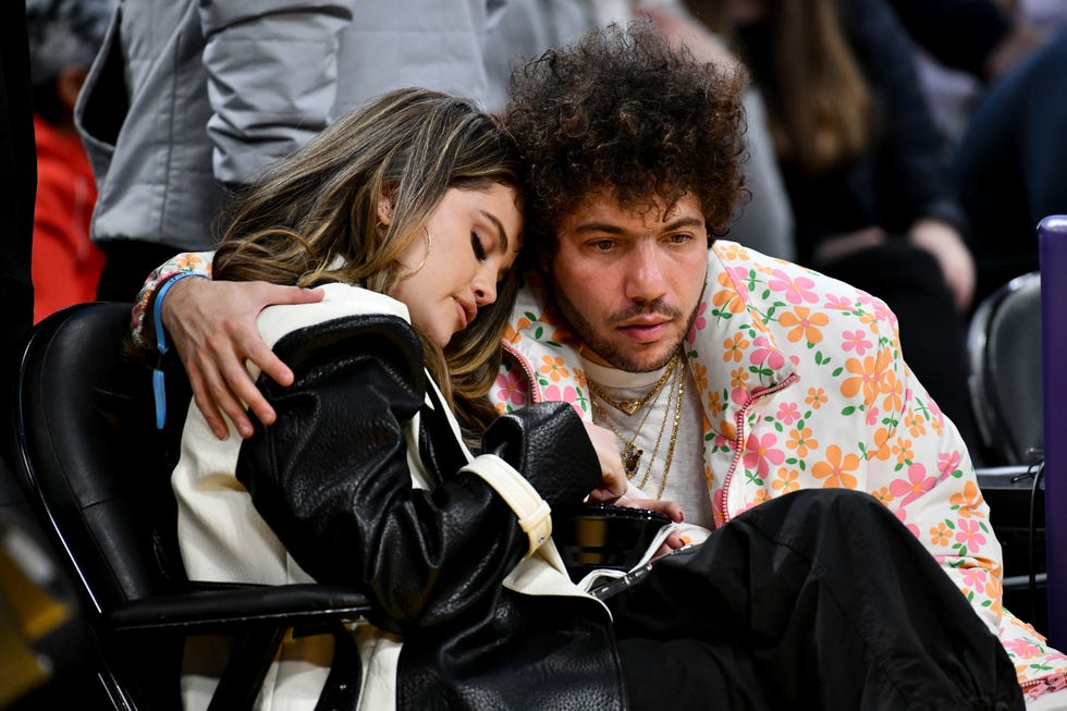 selena gomez and benny blanco at the los angeles lakers game