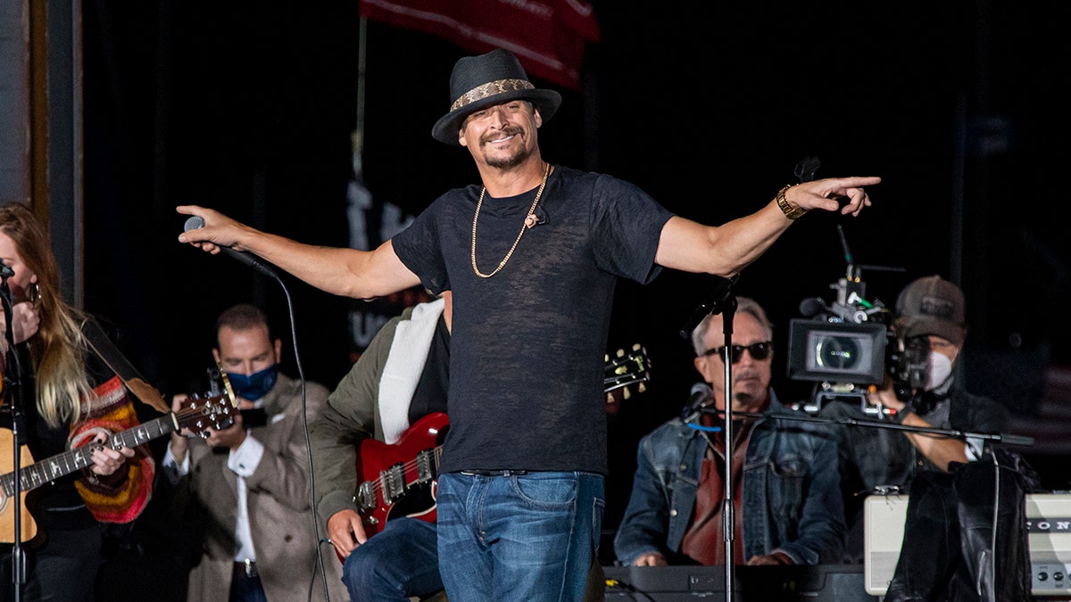 Kid Rock on stage