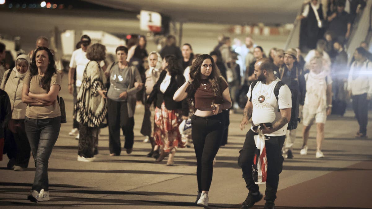 people evacuating Israel