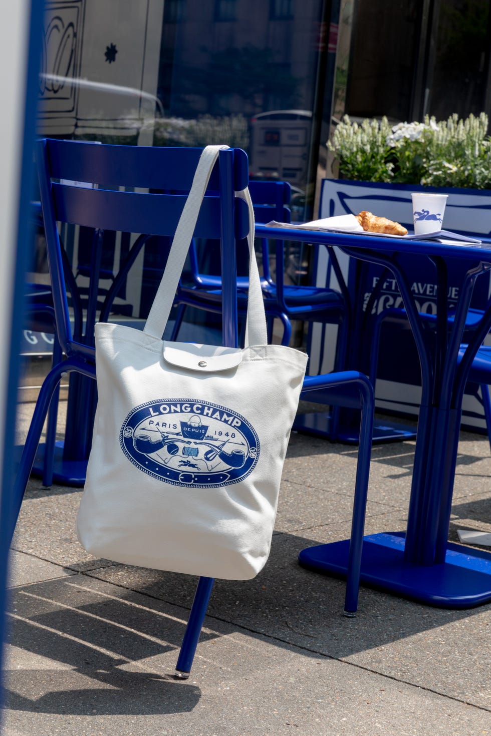 longchamp sidewalk cafe