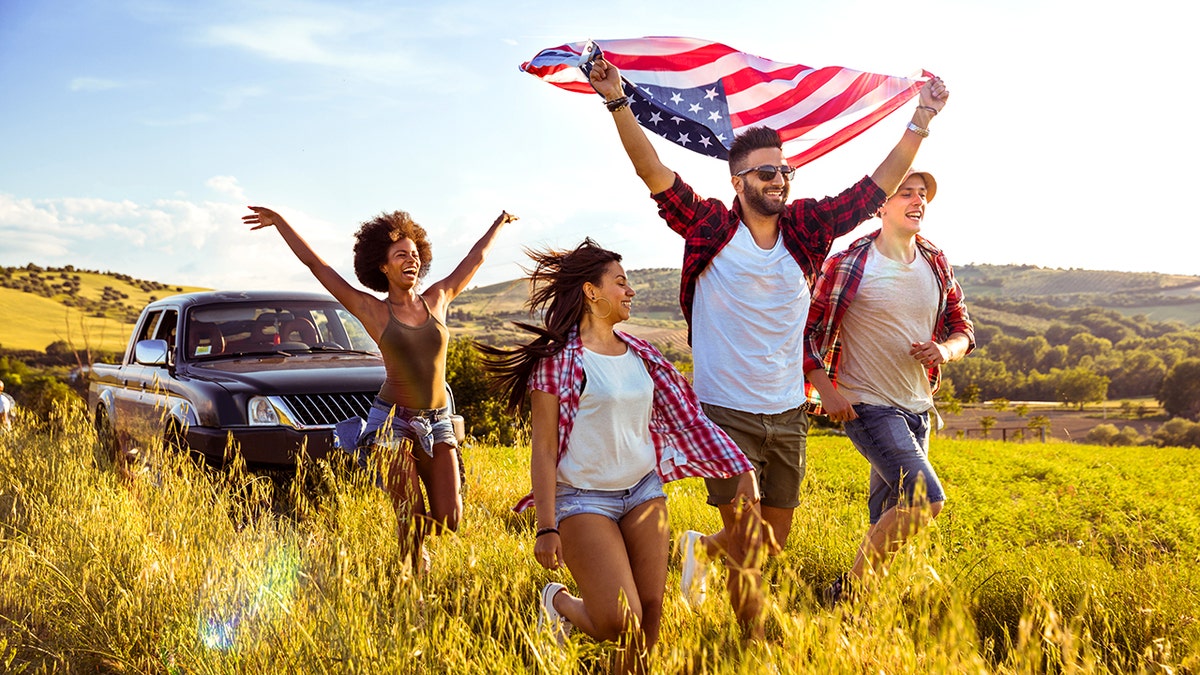 fourth of july travel road trip people with flag