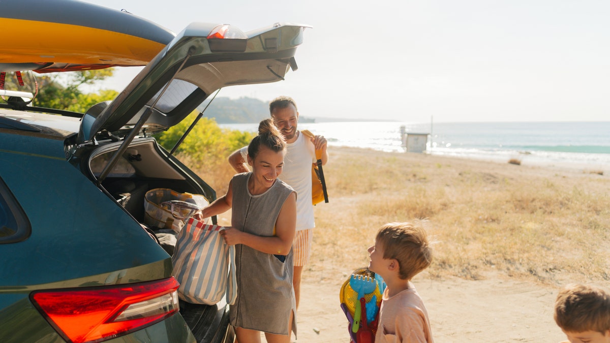 fourth of july travel family packing car at beach
