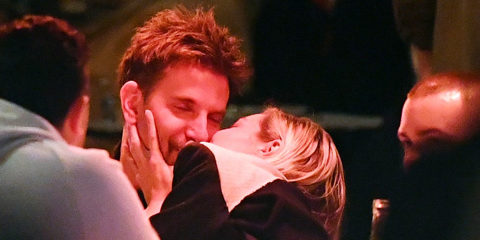 gigi hadid kissing bradley cooper