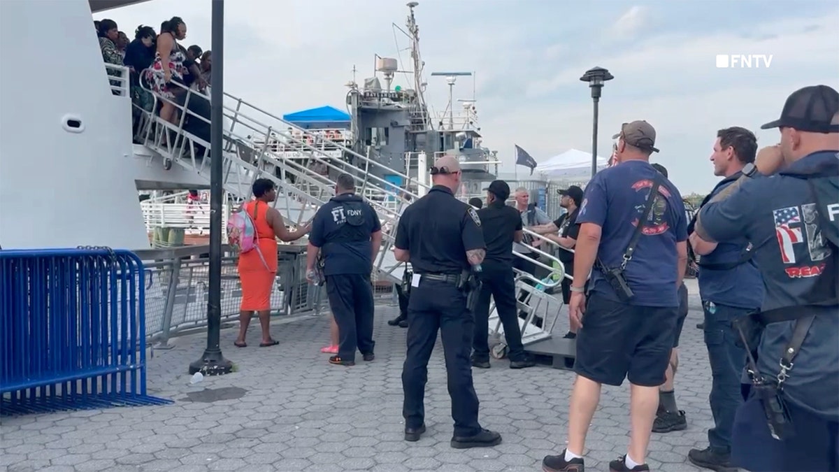 Boat crashes into dock in Manhattan
