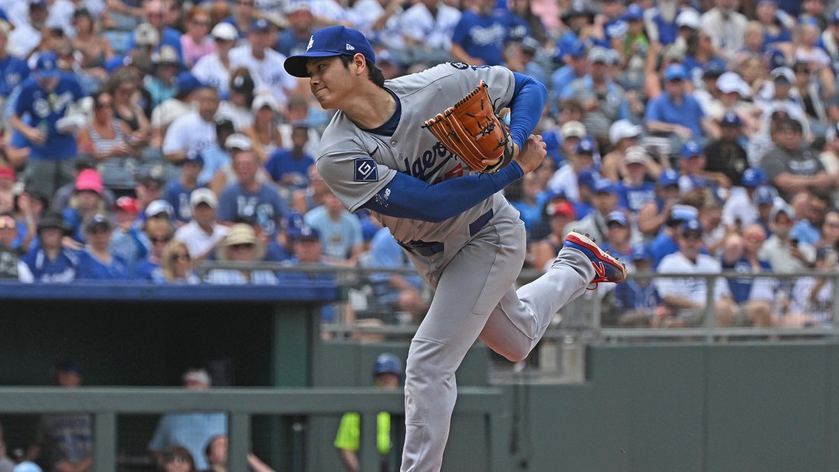 Shohei Ohtani throws a pitch