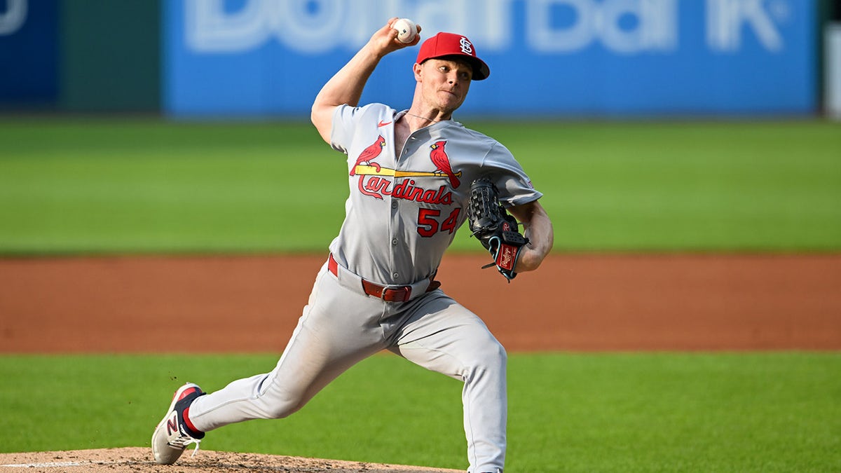 Sonny Gray pitches