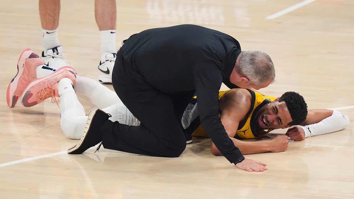 Tyrese Haliburton in pain