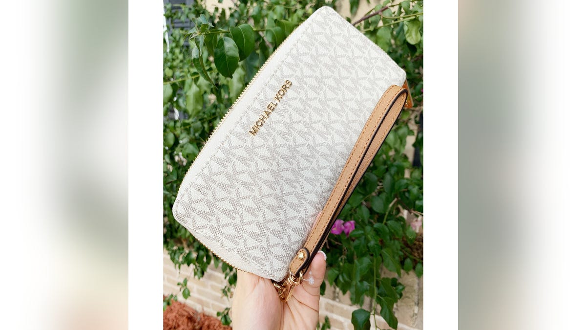 This wallet comes with a strap to make it easy to carry.
