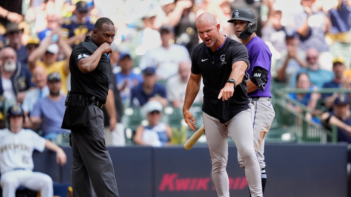 Warren Schaeffer argues with umpire