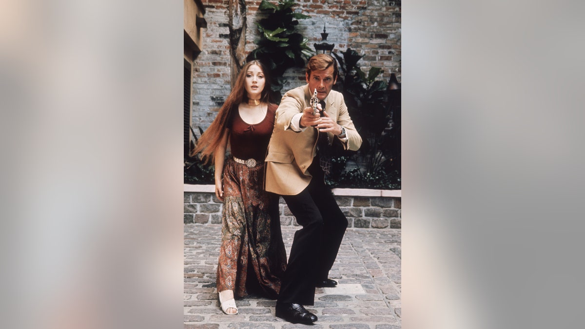 Jane Seymour Roger Moore