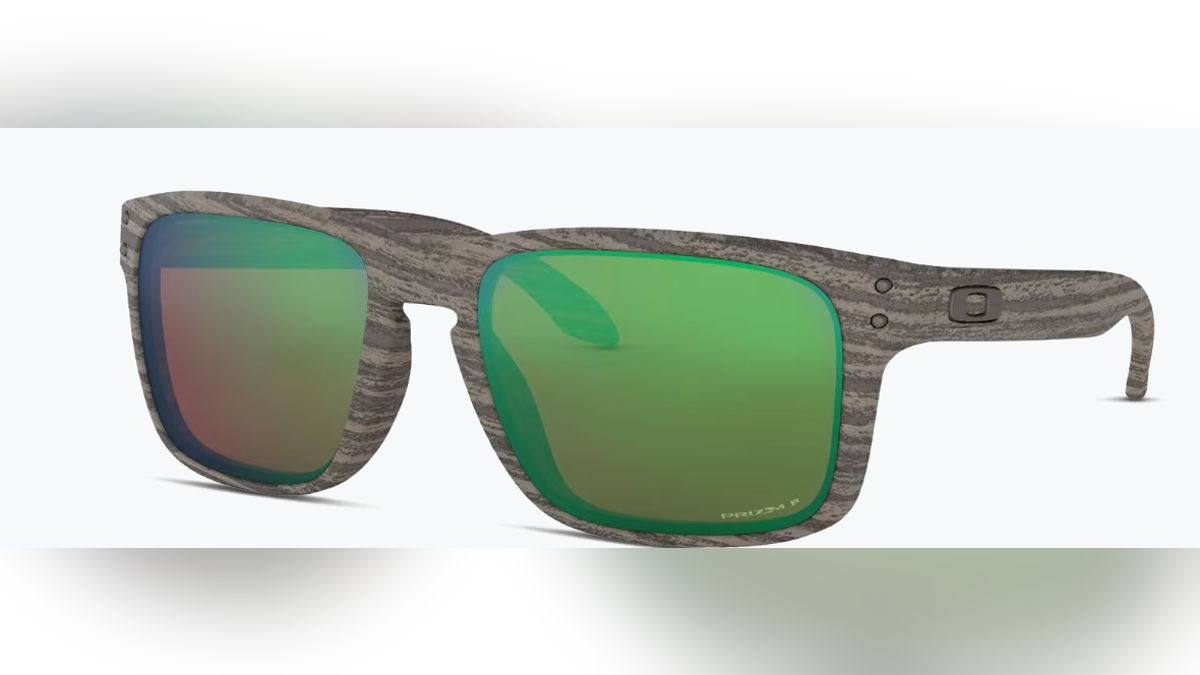 Look cool with Oakley Holbrook frames. 