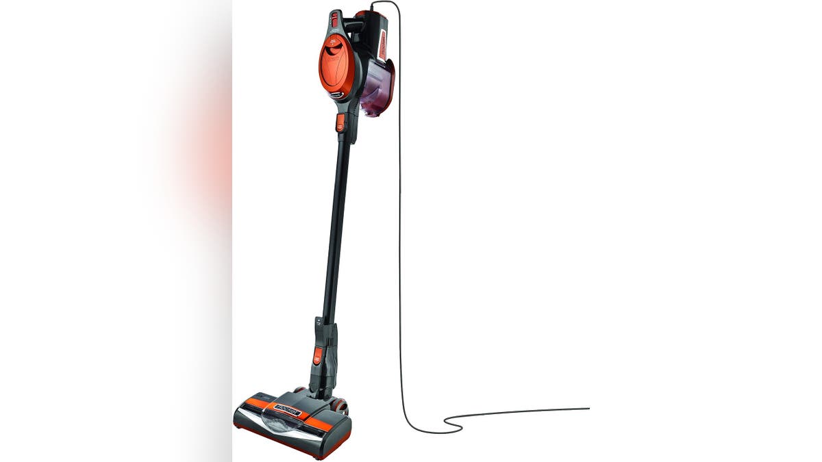 This lightweight vacuum has powerful suction.