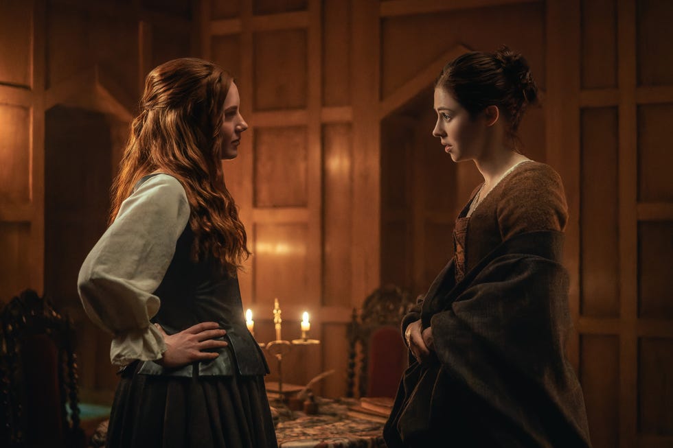 harriet slater and hermione corfield as ellen and julia in outlander blood of my blood season 1 episode 4