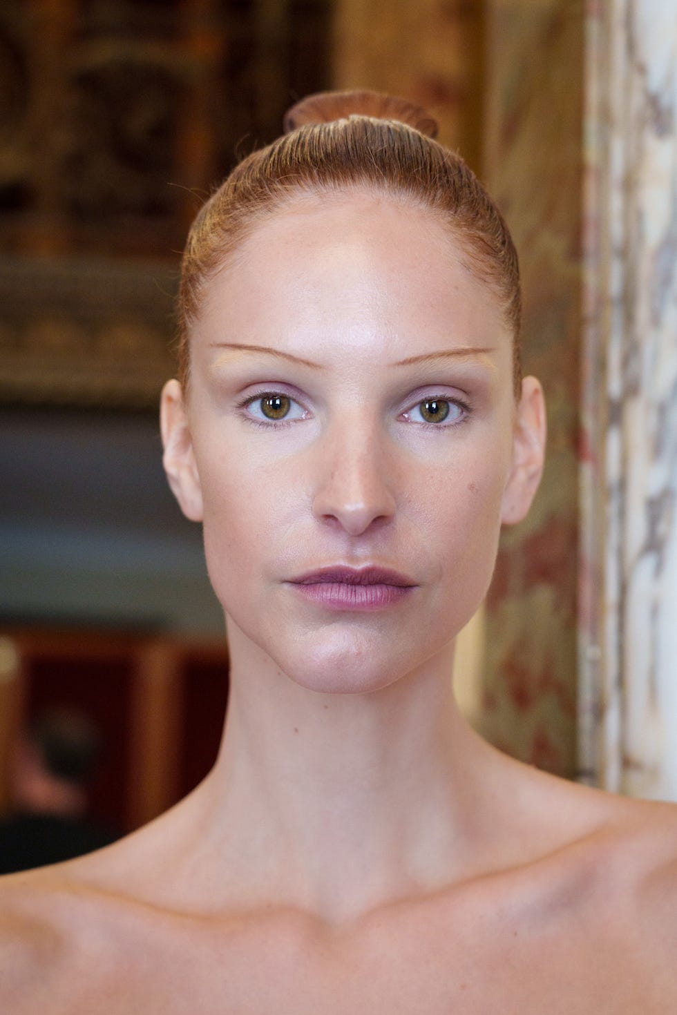 thin eyebrows