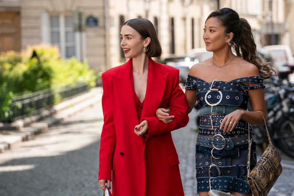 emily in paris. (l to r) lily collins as emily, ashley park as mindy in emily in paris. cr. caroline dubois/netflix © 2025