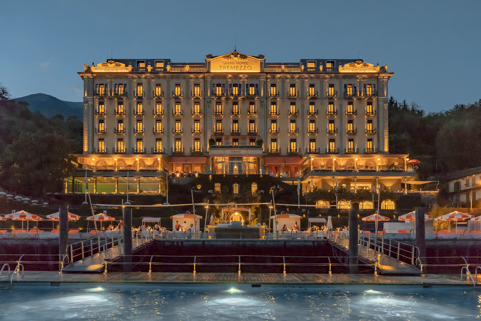 the exterior of the grand hotel tremezzo on lake como at night