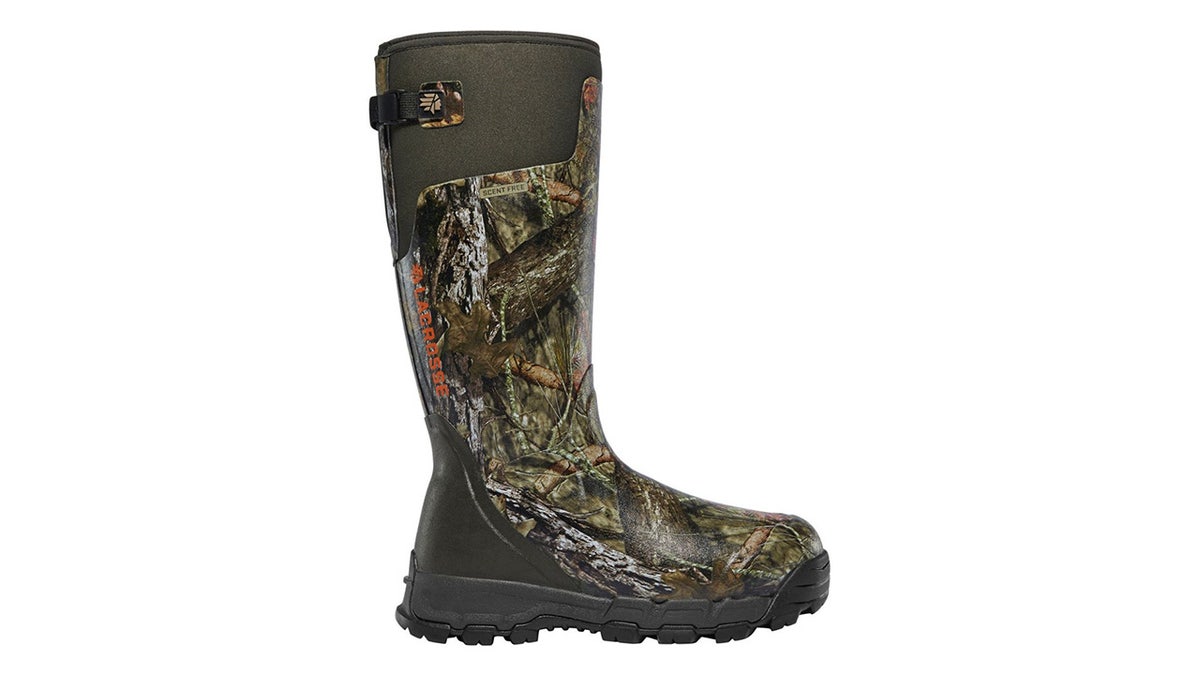 Keep your feet warm and dry while you’re hunting in cold weather. 