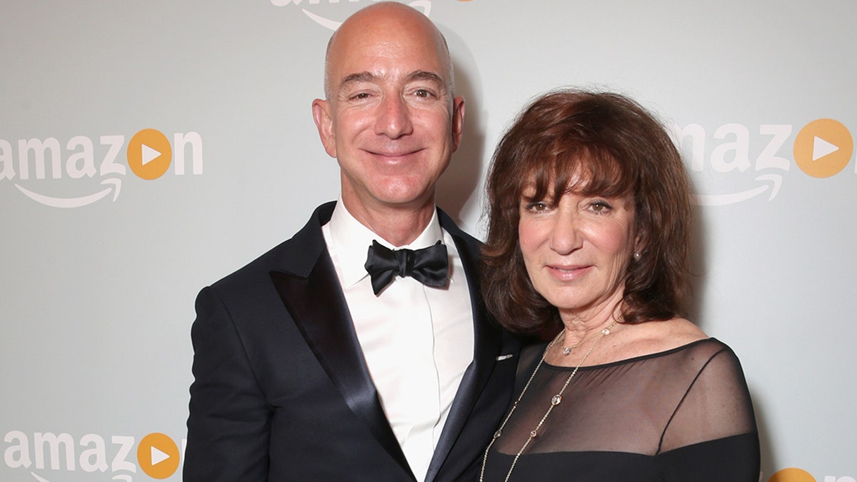 jeff bezos and mother jackie