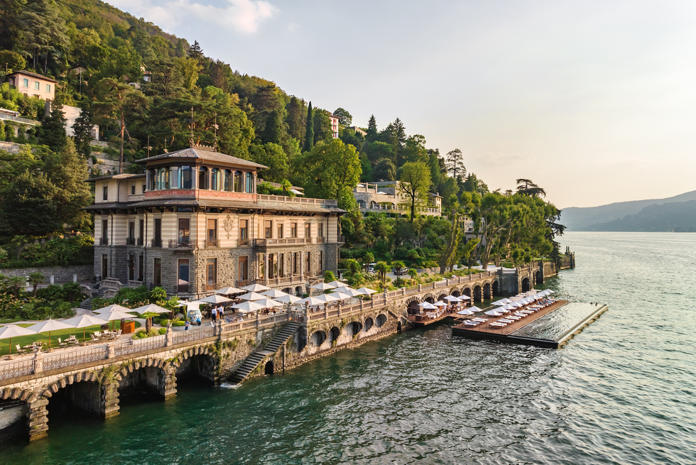the exterior of the mandarin oriental lago di como hotel