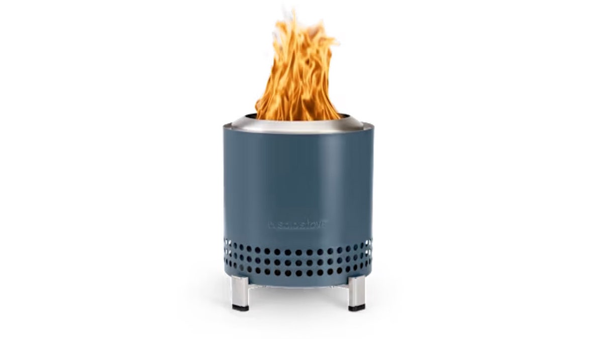 Use mini firewood logs or pellets to fuel the Mesa. 