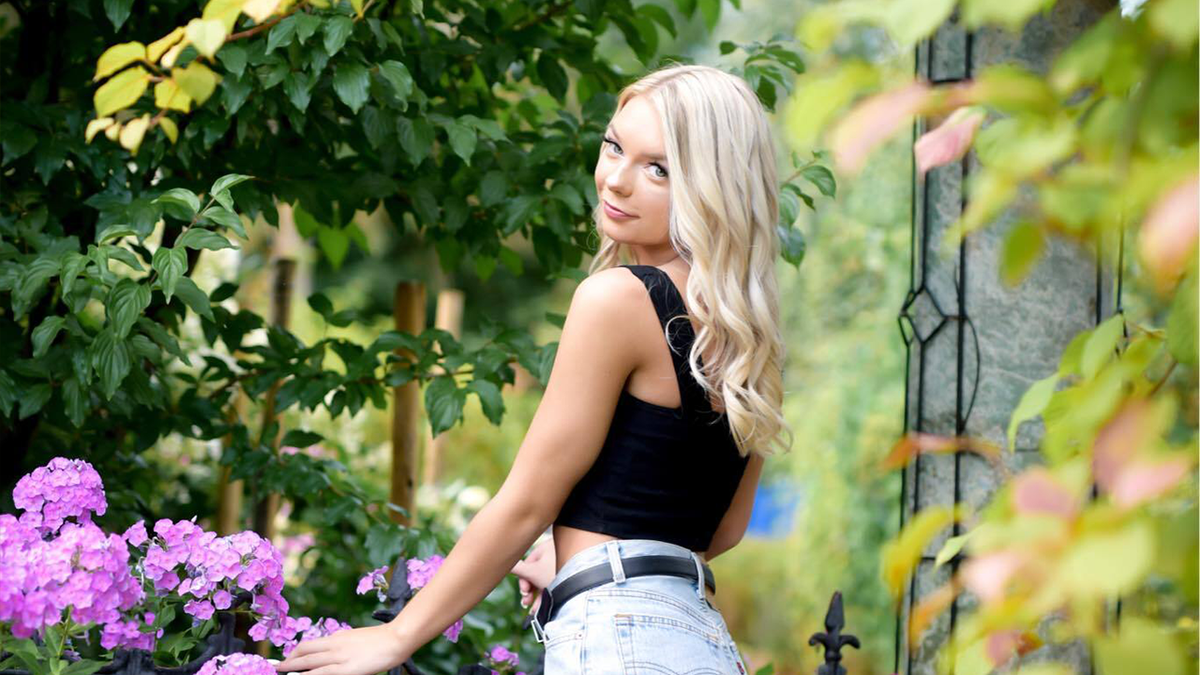 university of idaho victim madison mogen wearing a blank tank top and jeans in a garden