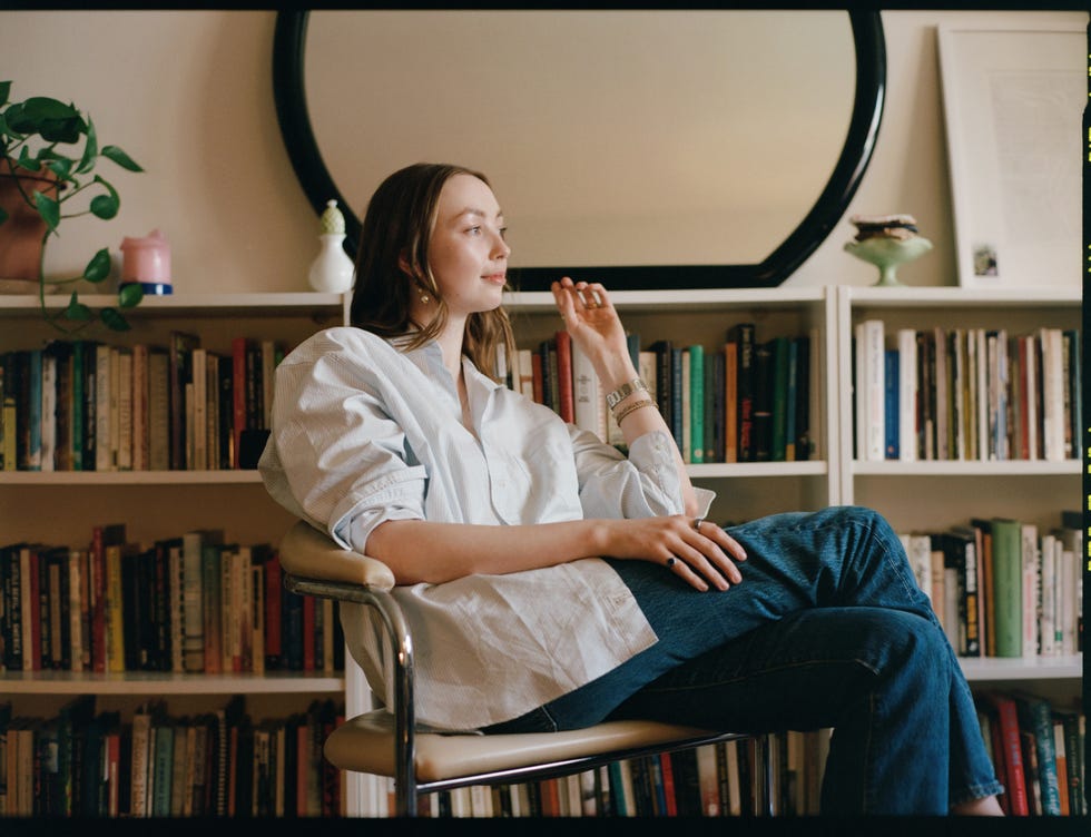 erika veurink seated in a casual pose within a cozy indoor setting