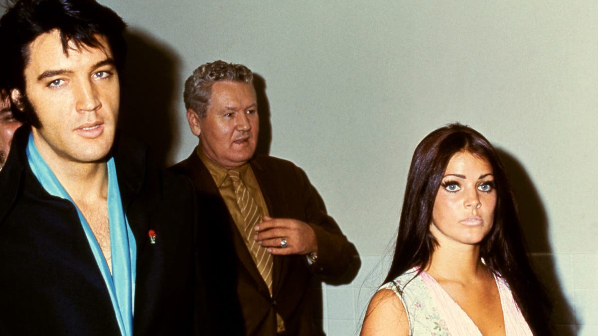 elvis presley with priscilla presley and elvis' father vernon
