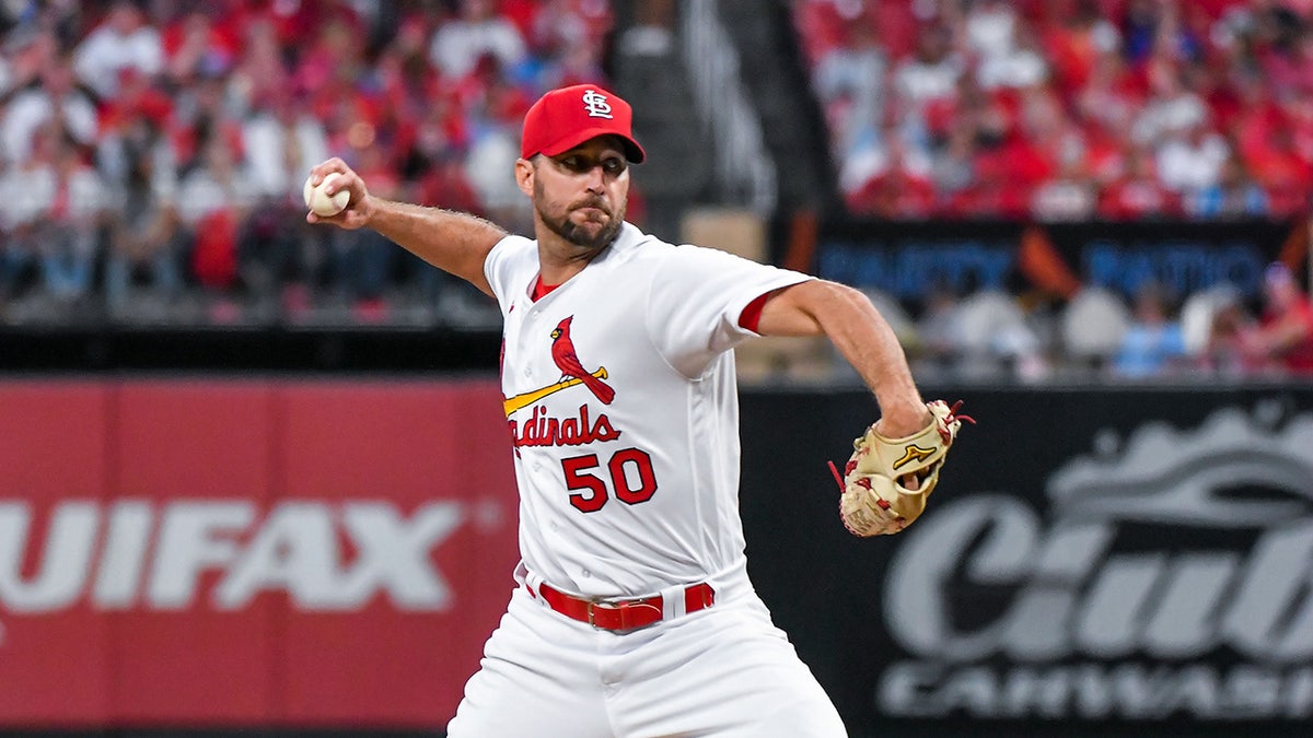 Adam Wainwright pitching