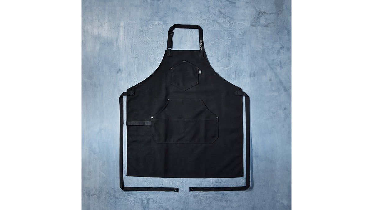 This is a sturdy, practical apron for any home cook.