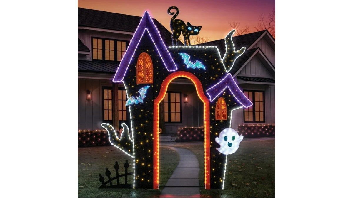 This stunning arch is a stand-out Halloween decoration.