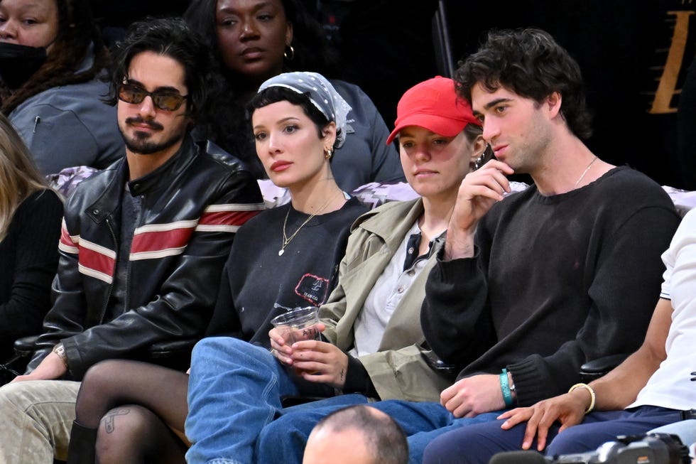 celebrities at the los angeles lakers game