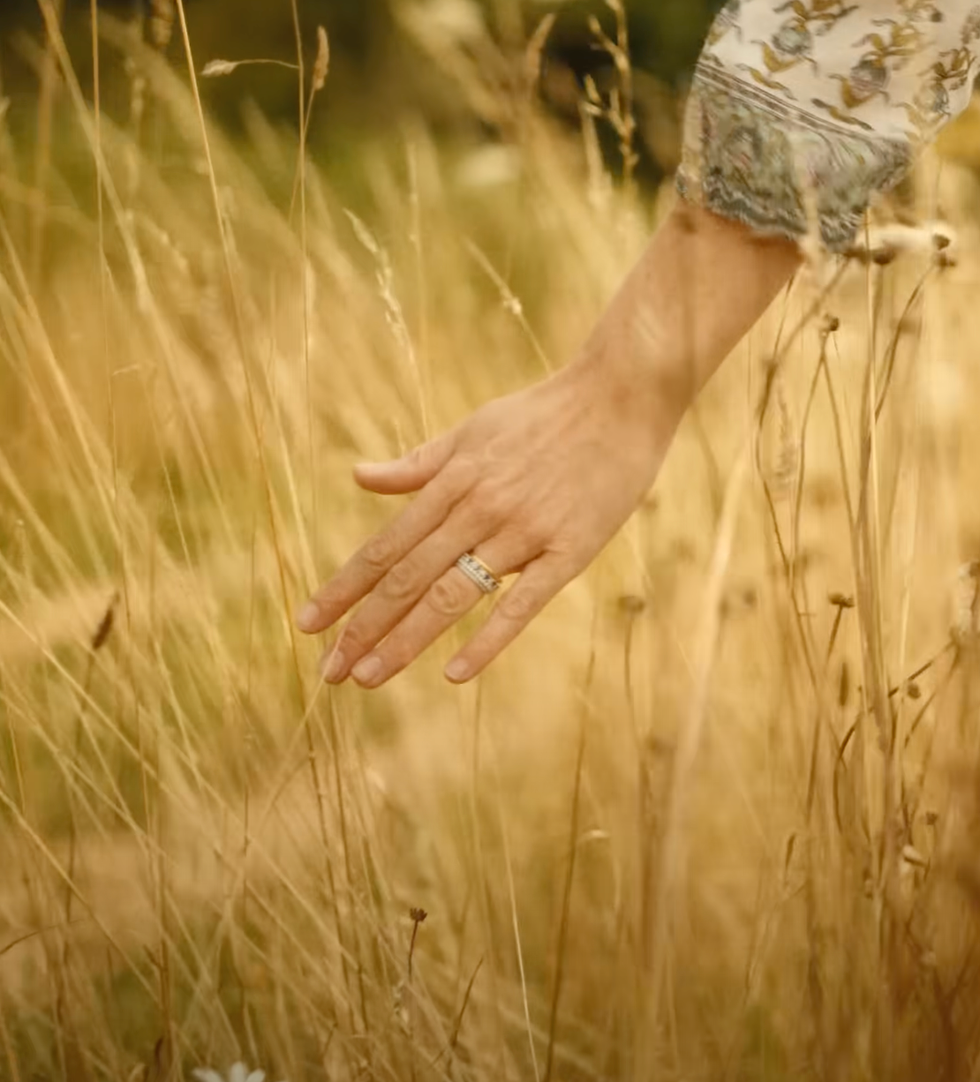 kate middleton showing her ring stack