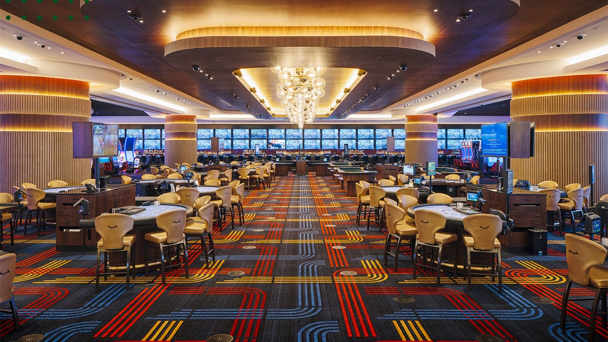 circa las vegas resort shown cuts live dealers