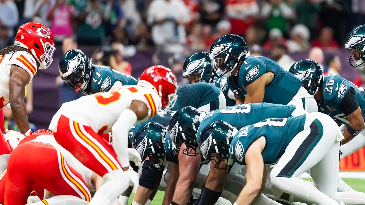 Eagles line up for tush push
