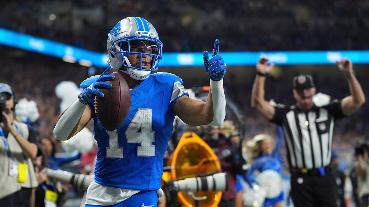 Amon-Ra St. Brown celebrates