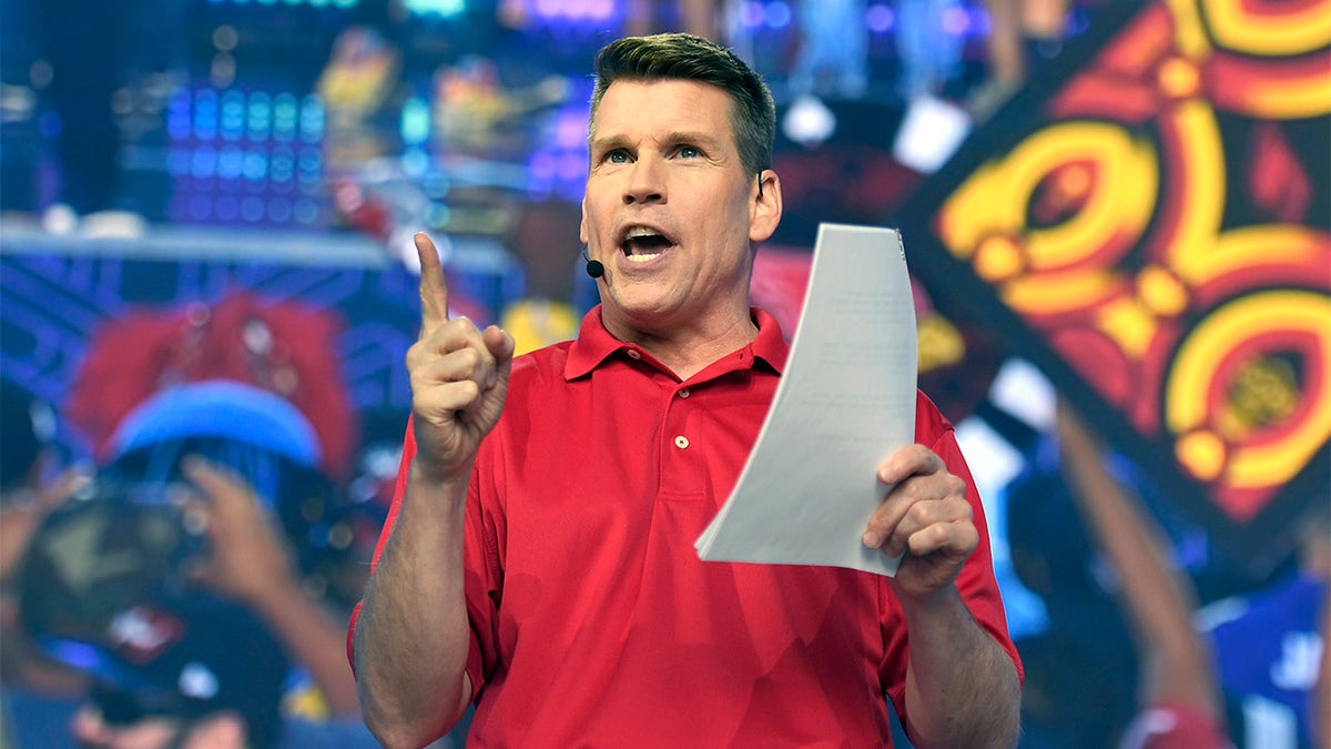 Scott Hanson speaks