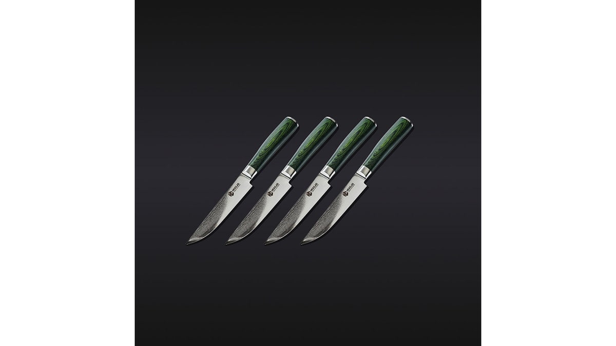 The HexClad Damascus steel steak knife set is a complete set of eight steak knives.
