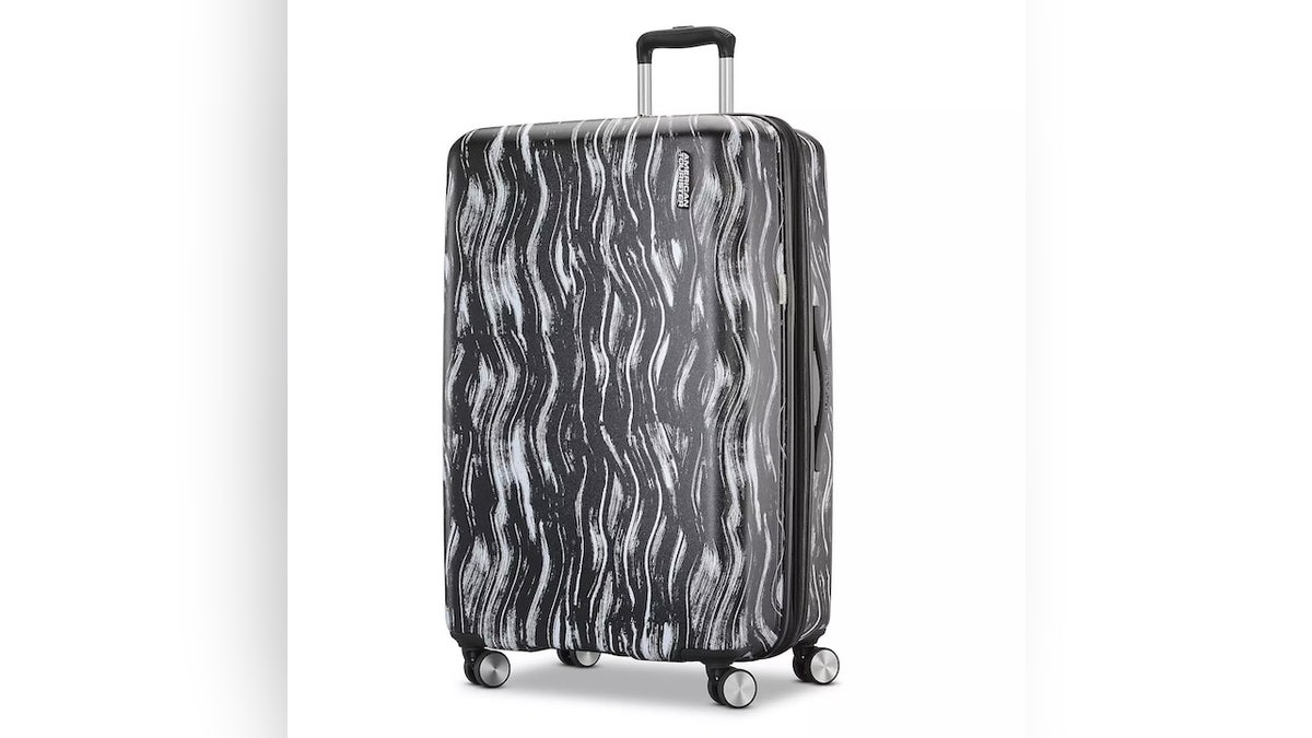 This American Tourister hardside spinner stands out.