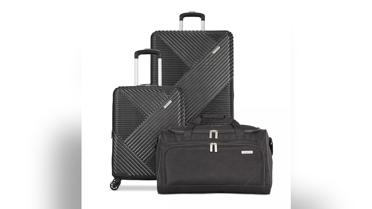 This set comes with a matching duffel bag.