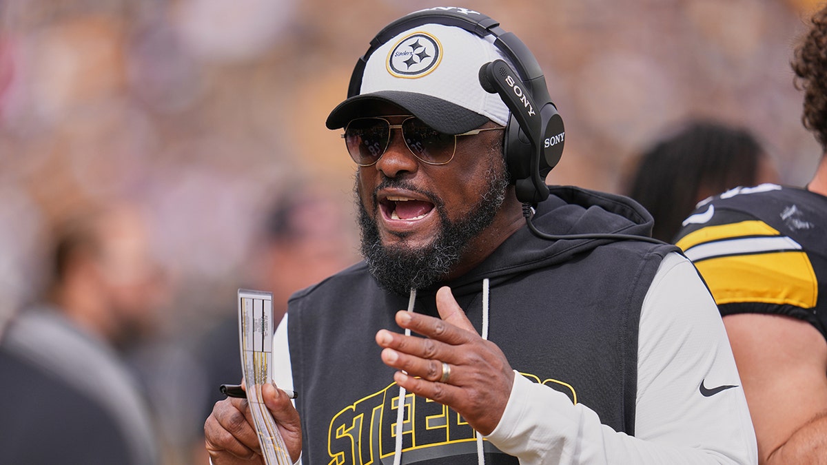Mike Tomlin shouts on the sideline