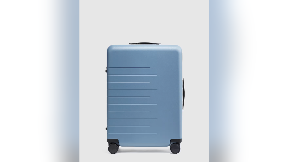 This bag is lightweight with smart storage.